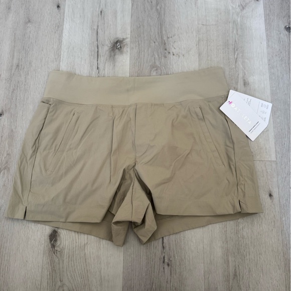 Athleta Pants - Athleta Tan Women's Athletic Shorts